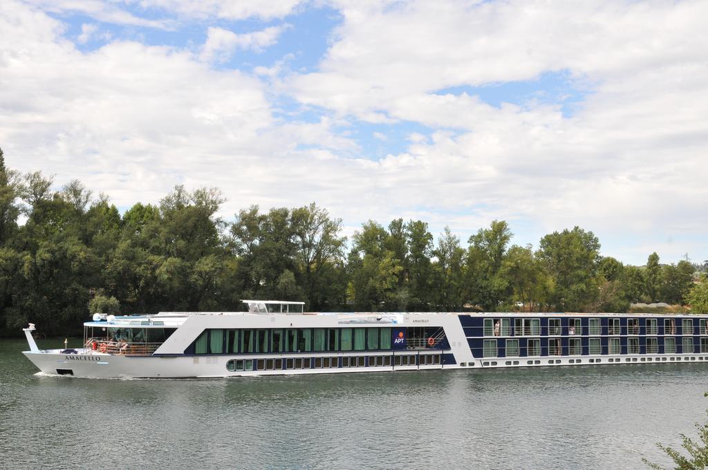 O2 Saone Hotel Reyrieux Buitenkant foto